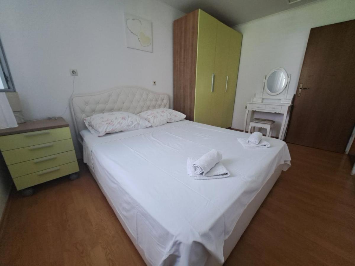 Apartmani Dijana Palit Dış mekan fotoğraf